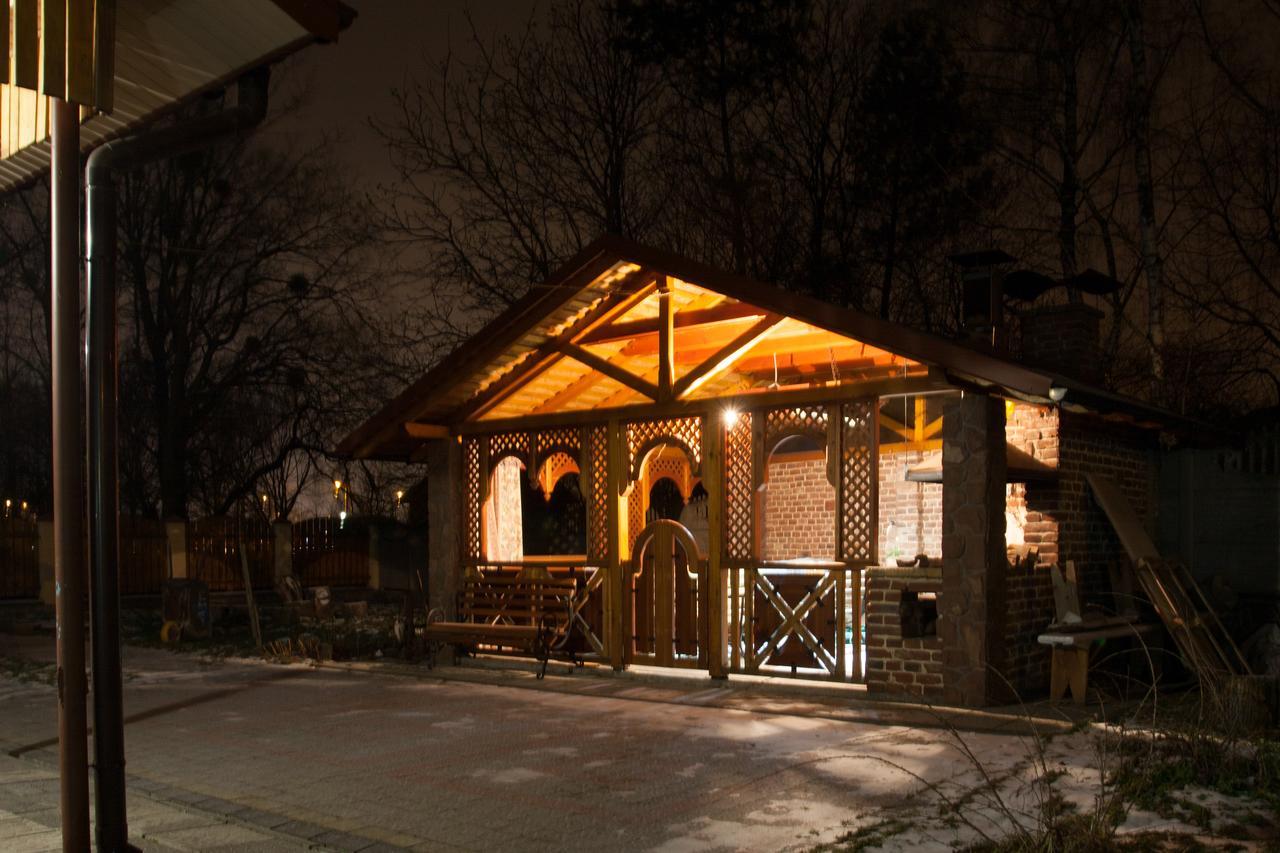 Alekselena Hotel Malekhuv Exterior foto