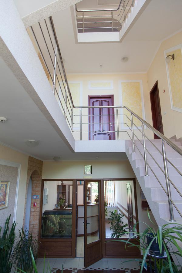 Alekselena Hotel Malekhuv Exterior foto