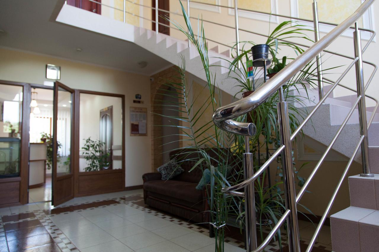 Alekselena Hotel Malekhuv Exterior foto