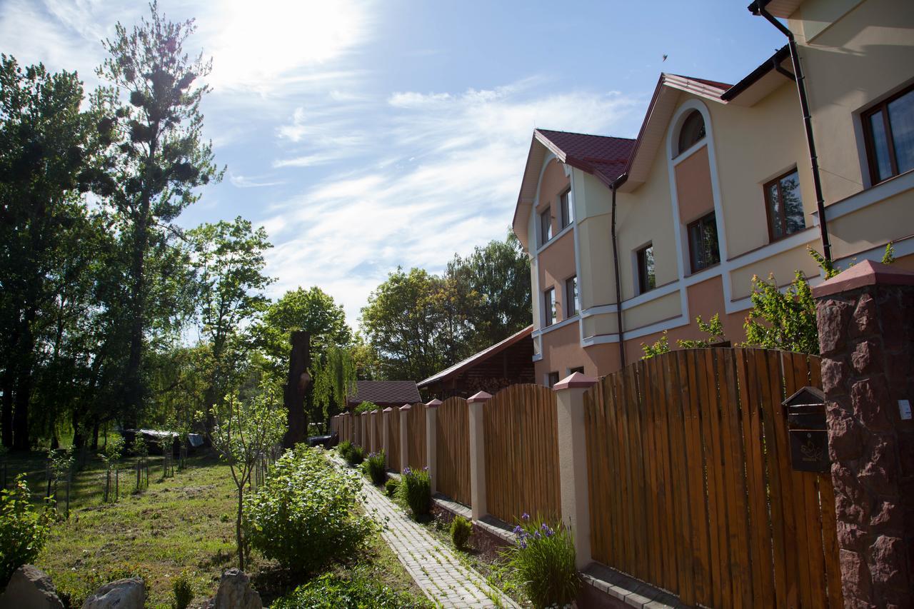 Alekselena Hotel Malekhuv Exterior foto